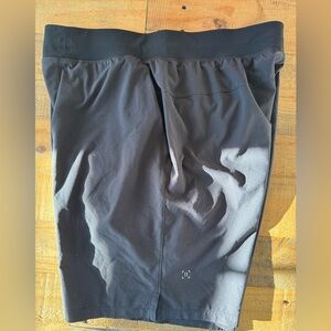 Lululemon Mens L Black Athletic /Active Shorts CA 35801 RN10629 X8 Excellent!